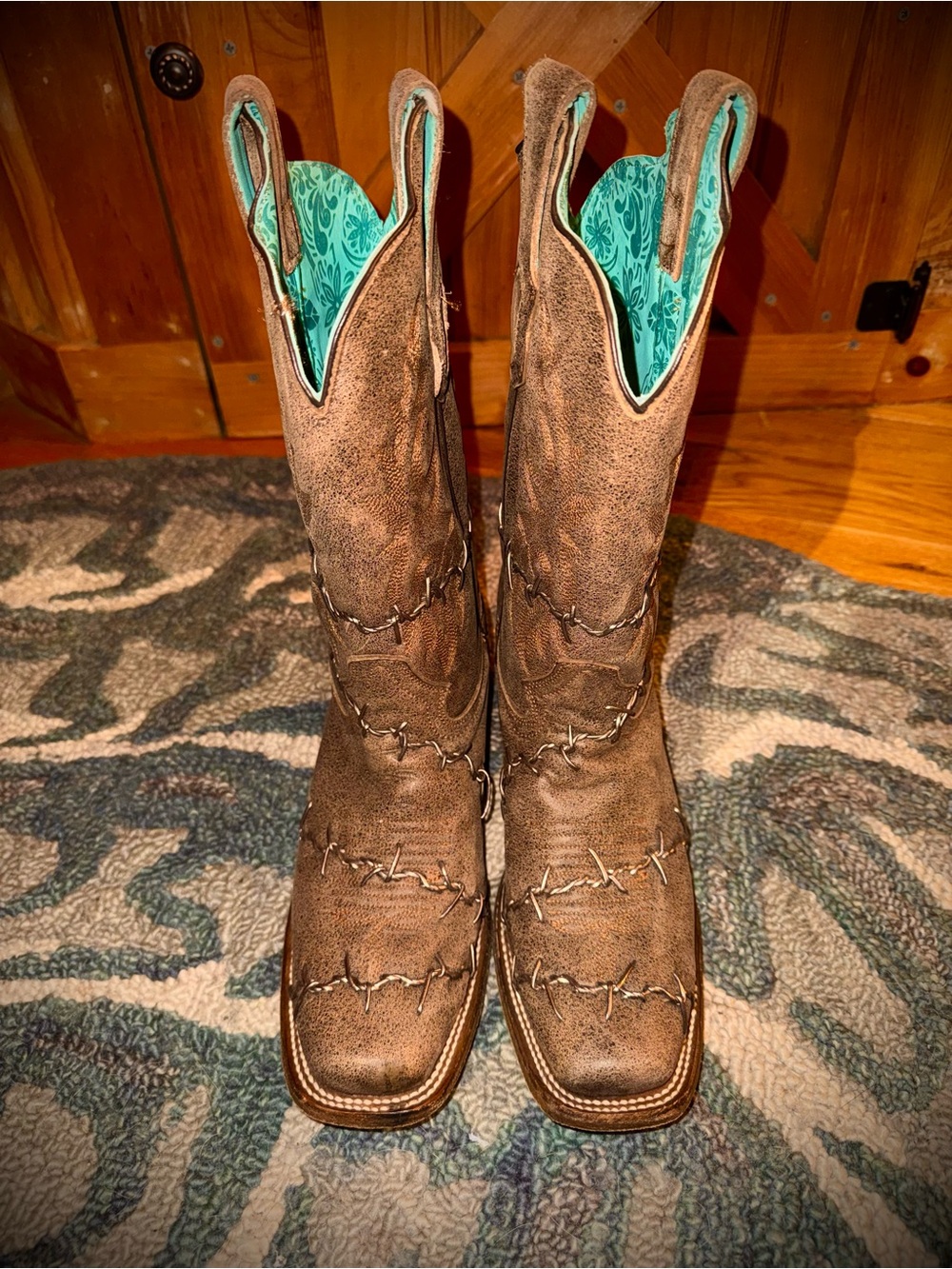 Corral Women’s Brown Barbed Wire Cowboy Boots with Turquoise Lining - Picture 5 of 10